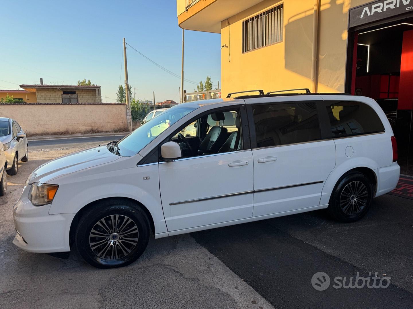 Lancia Voyager 2015 photo 5