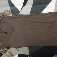 top lungo con spalline di perline 