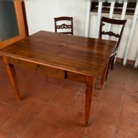 Tavolo in legno massello di noce
