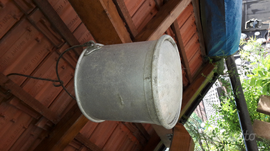 4 Vasi per il latte in alluminio vintage