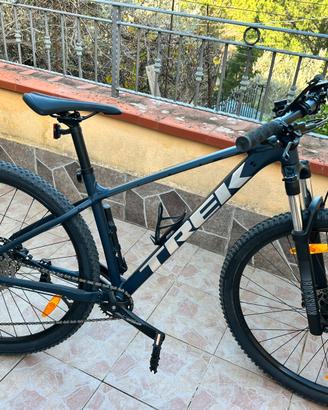 MOUNTAIN BIKE TREK