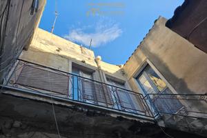 Primo Piano Con Terrazzo In Centro