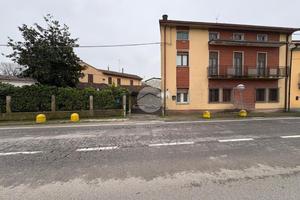 CASA SEMINDIPENDENTE A PERSICO DOSIMO