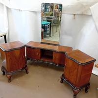 petineuse con specchiera e comodini 