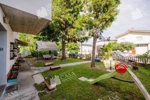 Casa indipendente di 235 m² con più di 5 locali a 
