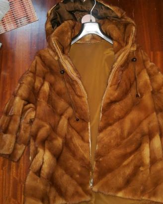 pelliccia di visone orizzontale con cappuccio 