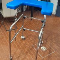 deambulatore con tavolo 