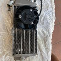 Radiatore destro con ventola Hm 125, interasse 165