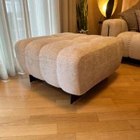 Puff poggiapiedi e tavolini moderno