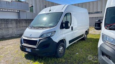 Peugeot Boxer 330 L1H1 2.2 BlueHDi 120cv S&S