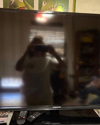 Tv Samsung nera 40 pollici
