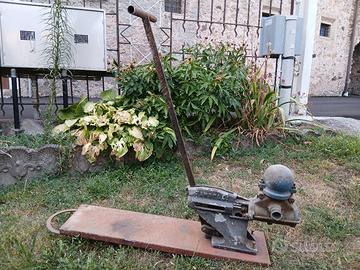 Pompa a mano per il travaso del vino