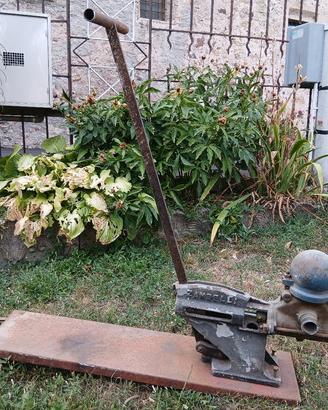 Pompa a mano per il travaso del vino