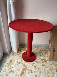 Tavolo rivestito di velluto