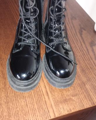 stivaletti in vernice