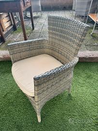 SEDIE / TAVOLI / POLTRONCINE