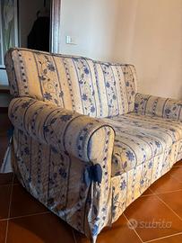 divani vintage 2 e 3 posti panna e blu. 