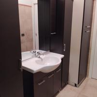 Composizione arredo bagno completa.