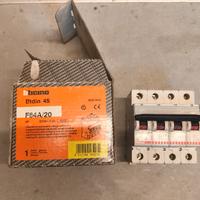 interruttore magnetotermico 4 poli