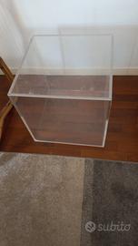 Tavolino espositore cubo in plexiglass traspa