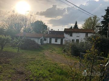 Rudere su 10.000 mq di terreno