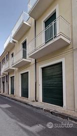 Locale commerciale con deposito a Giarre centro