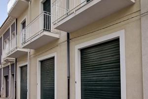 Locale commerciale con deposito a Giarre centro