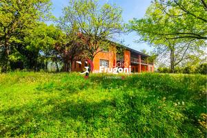 STORICO CASALE CON CHIESETTA PRIVATA E AMPIO PARCO