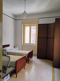 Stanza Salerno centro per donne