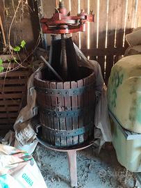 Torchio in ghisa d'epoca.