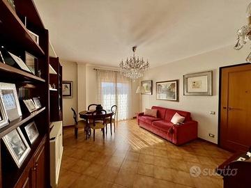 Appartamento di 109 m² con 3 locali e box auto a R