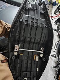 sella Triumph thruxton 1200
