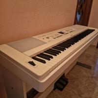 PIANOFORTE E PEDALIERA YAMAHA DGX 650 P. GRAND