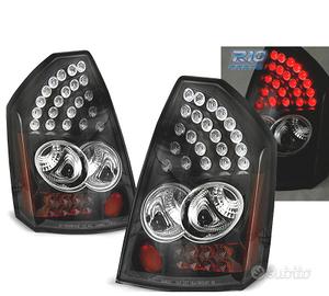 FANALI PER CHRYSLER 300C 05-08 A LED NERI