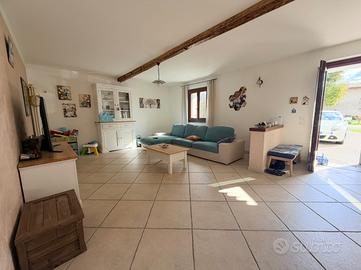 Casa con giardino