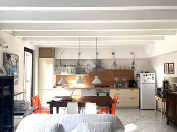 4 LOCALI A CORTE FRANCA