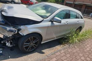 mercedes incidentato