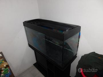 Acquario compreso di mobile 