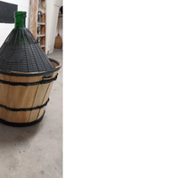 damigiane in vetro e legno