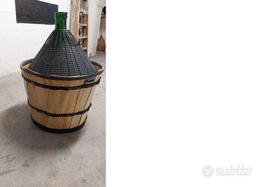 damigiane in vetro e legno