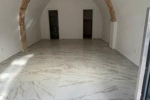 Locale commerciale per attività