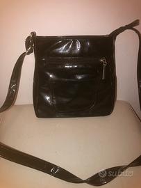 Borsetta di vernice nera