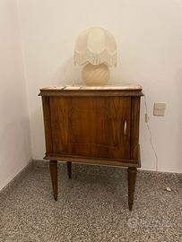 Due comodini anni 50 in buone condizioni