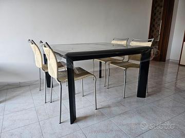 Tavolo allungabile in legno nero lucido