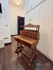 scrivania in legno di ciliegio dell'800