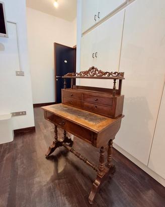 scrivania in legno di ciliegio dell'800