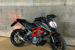 KTM DUKE 125 Silver 2021