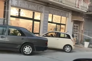 Uffici locali commerciali. 83 85 Naro