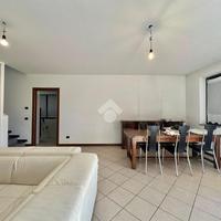 VILLA SINGOLA A GRANOZZO CON MONTICELLO