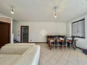 VILLA SINGOLA A GRANOZZO CON MONTICELLO